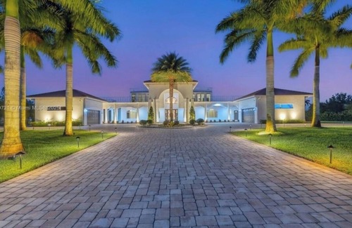 Southwest Ranches House | Private, gated 8-bedroom oasis with 6 car garage in prestigous Southwest Ranches