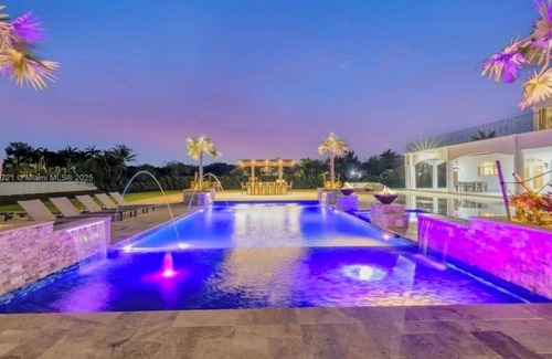 Southwest Ranches House | Private, gated 8-bedroom oasis with 6 car garage in prestigous Southwest Ranches