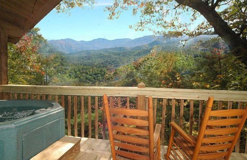 Gatlinburg - Pigeon Forge Cabin | Private Gatlinburg Honeymoon Cabin With Great Views Hot Tub Jacuzzi pool Table Fireplace Kitchen