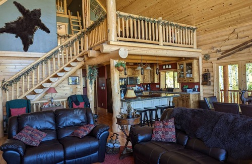 Thatcher Cabin | Private getaway near Bear Lake, ATV hike, cave tours, and kayaking, game room.