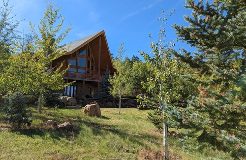 Thatcher Cabin | Private getaway near Bear Lake, ATV hike, cave tours, and kayaking, game room.