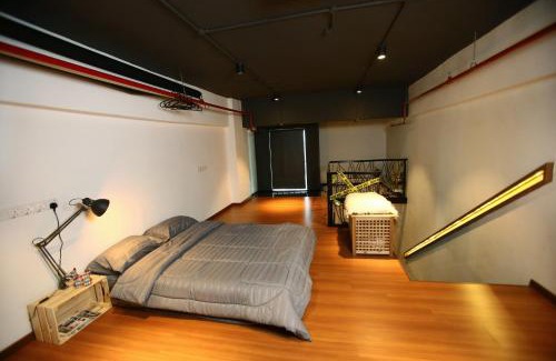 Bayan Lepas Apartment | Private Getaway (Private Cinema, Swing & more!) at CEO Penang