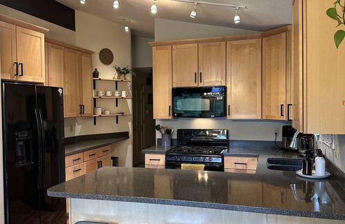 Mid-Hillside House | Private Getaway Right in Town