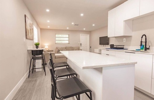 Edgewood House | Private Getaway Near Beaches & Downtown Las Olas!