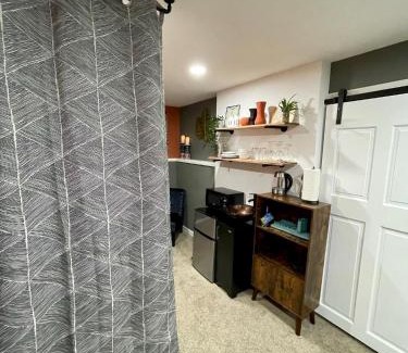 West Salem House | Private Getaway