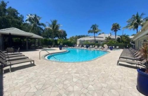 Naples Apartment | Private Golf Course Condo, Club Membership Available!