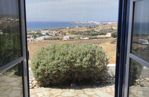 Agios Fokas Villa | Private ground flat for a family with 2 children in a beautiful Cycladic Villa