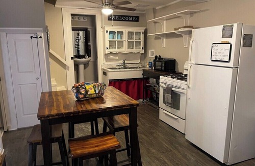 Independence House | Private Guest House, Quick City Access!