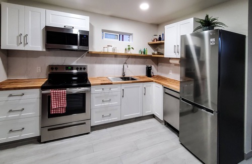 Kaslo House | Private guest house in central location.