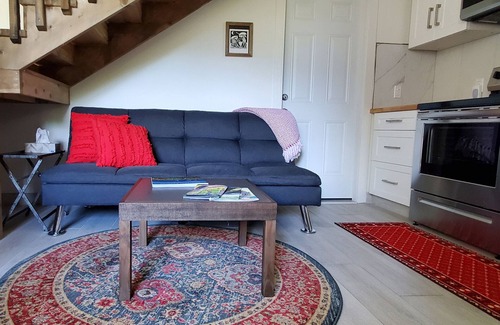 Kaslo House | Private guest house in central location.