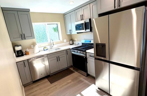 Winnetka House | Private Guest House in Winnetka - 2bd/1ba Private Entrance and Yard Area