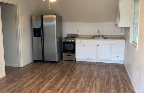 Little Woods House | Private Guest House Near Downtown