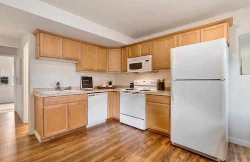 Alderwood Manor House | Private Guest Suite - near Alderwood Mall - Seattle