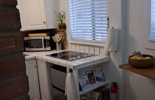 Encanto House | Private Guesthouse and garden located in the Phoenix Coronado neighborhood