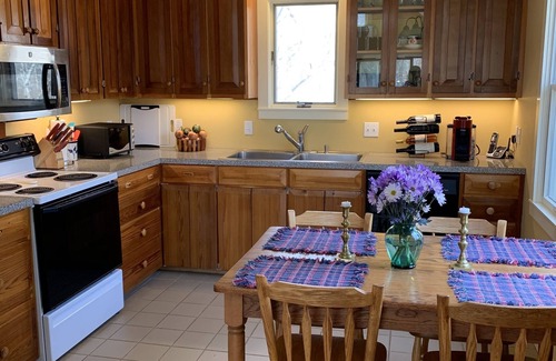 Chilmark House | Private guesthouse in Peaceful Chilmark Neigborhood