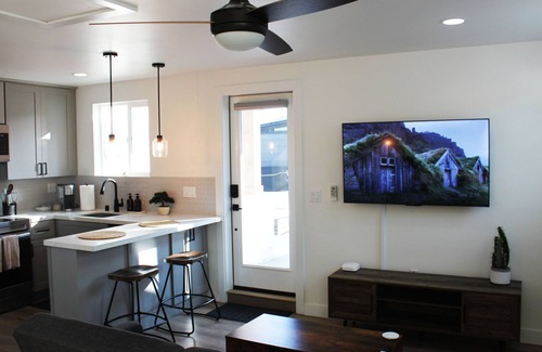 Harbor Apartment | Private Guesthouse in Lakewood