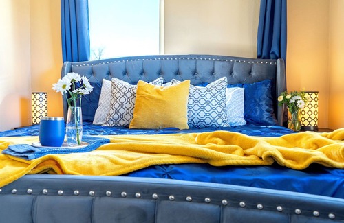 Page House | Private Guesthouse/King bed/2 TVs/Private backyard/Dogs welcome/Boat parking