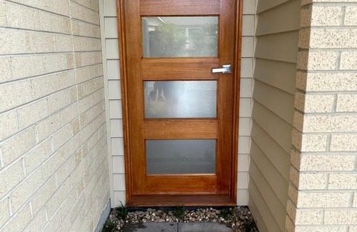 Mornington House | Private guesthouse - Minutes from the beach!