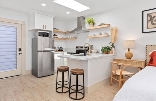 North Park Apartment | Private guesthouse studio with KING bed