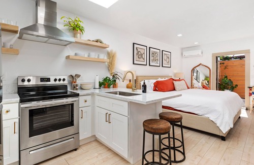 North Park Apartment | Private guesthouse studio with KING bed