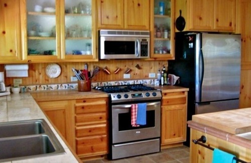 Healdsburg House | Private Healdsburg Retreat, 1.5 walk to town Plaza, nearby bus shuttle