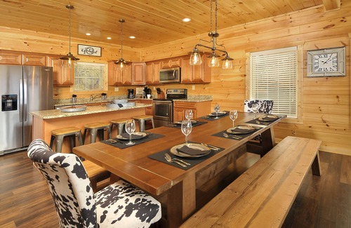 Gatlinburg - Pigeon Forge Cabin | Private Heated Indoor Pool/Theater/2 Game Rms/Views/Close To Everything!