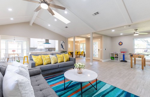 Richardson House | Private Heated Large Pool and Spa, Cornhole, Foosball, Grill, Dart, Games