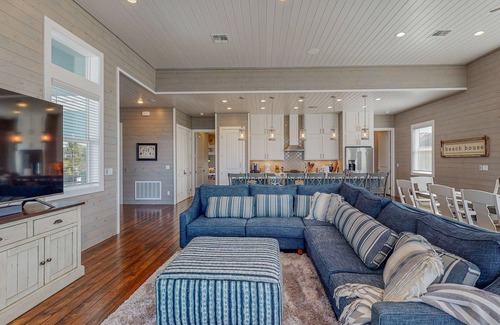 Port Aransas House | Private Heated Pool and Oasis, Pet Friendly. Golf Cart Included