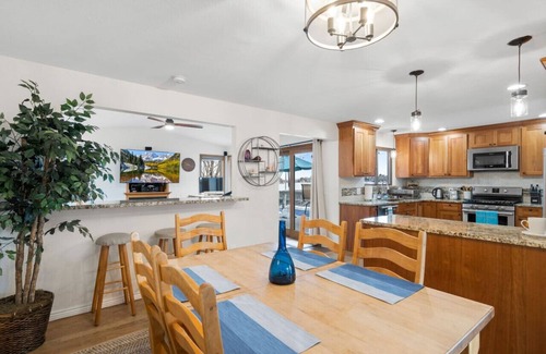 Arvada House | Private Heated Pool~Lake View~Kitchenette~Sleeps 12~Peloton Bike!