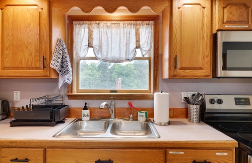 Stroudsburg House | Private Heated Pool/Hot Tub/Huge Game Room/Sauna/Fire Pit/Huge Yard/3300 sq ft!