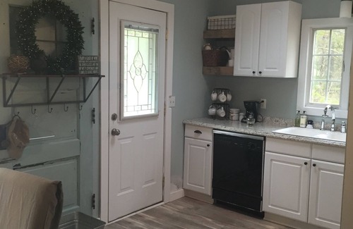 Canandaigua Cottage | Private hideaway close to everything with lake access.