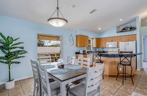 Fort Myers House | Private hideaway with screened lanai & private pool- walk to eateries & shops