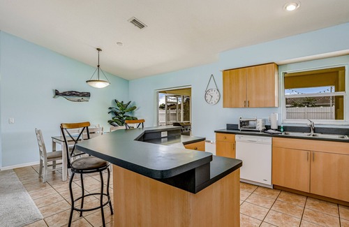 Fort Myers House | Private hideaway with screened lanai & private pool- walk to eateries & shops