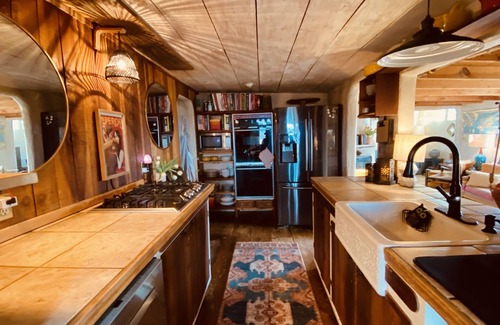 La Puebla House | Private Hiking, 6-Acre Sanctuary, Dog friendly, Epic Views, Fireplaces, Pool