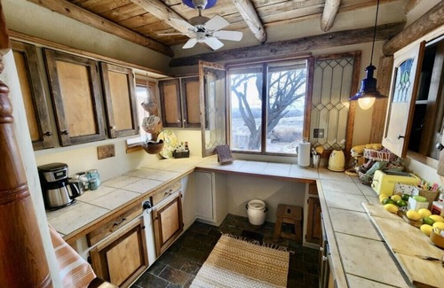 La Puebla House | Private Hiking, 6-Acre Sanctuary, Dog friendly, Epic Views, Fireplaces, Pool