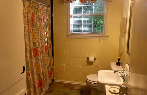 Boonsboro Apartment | Private Hillside Terrace Apartment with Stone Patio Overlooking Woods