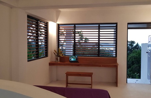 Orange Bay House | Private hilltop jungle villa