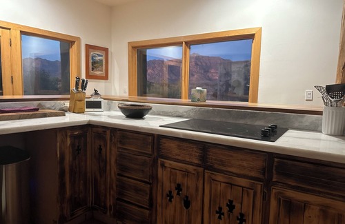 Mesa del Oro House | Private home against Superstition Mountains