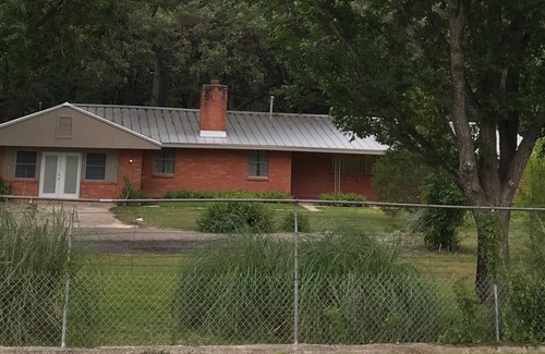 Leakey House | Private Home & Frio River Front - 2 Main BR + Optional extra BR - max 19 guests