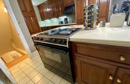 Halltown House | Private Home, Hot Tub, Wifi, Rural Setting, Gas Stove, 70" SmartTV