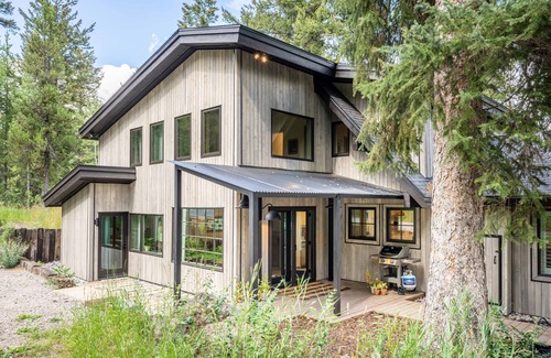 Indian Paintbrush House | Private home in Indian Paintbrush neighborhood direct view of Sleeping Indian