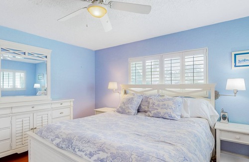 Santa Barbara Estates House | Private home near the beach with enclosed patio, lawn, W/D, fast WiFi, & AC