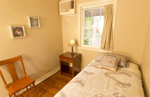 Historic Lahaina Front Street Cottage | Private Home; Walk to the Heart of Lahaina Towns Shops, Restaurants, and Harbor! Living room