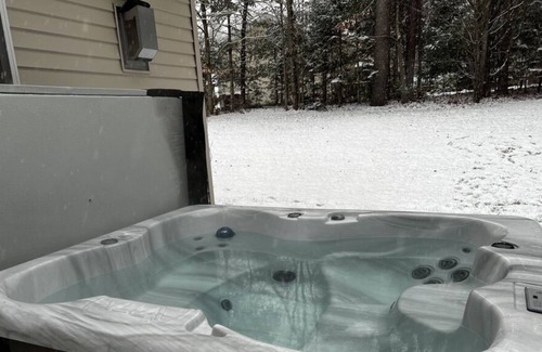 West Glens Falls House | Private home with Hot tub minutes to Ski Resort
