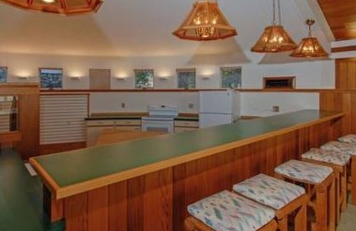 Gilford House | Private Home with Large Indoor pool- Perfect for Summer Fun, Fall Foliage & Ski