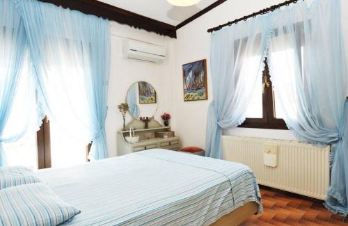 Flogita Apartment | Private home with spacious garden & veranda - Flogita beach