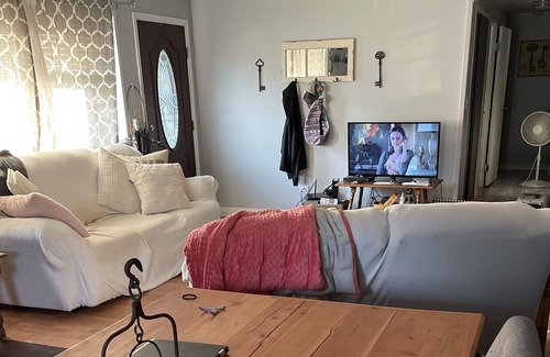 Newcastle House | Private home, within minutes to the Black Hills.