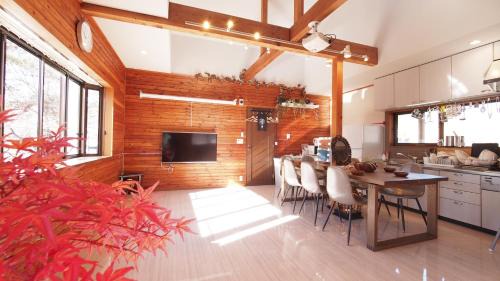 Kusatsu Onsen House | Private hot-spring Villa in Kusatsu #projector