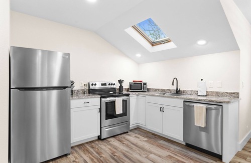 Branson Apartment | Private Hot Tub and Fire Pit - THE CARRIAGE HOUSE