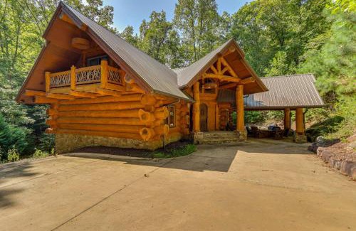 Ranger House | Private Hot Tub and Home Theater Ranger Log Cabin!